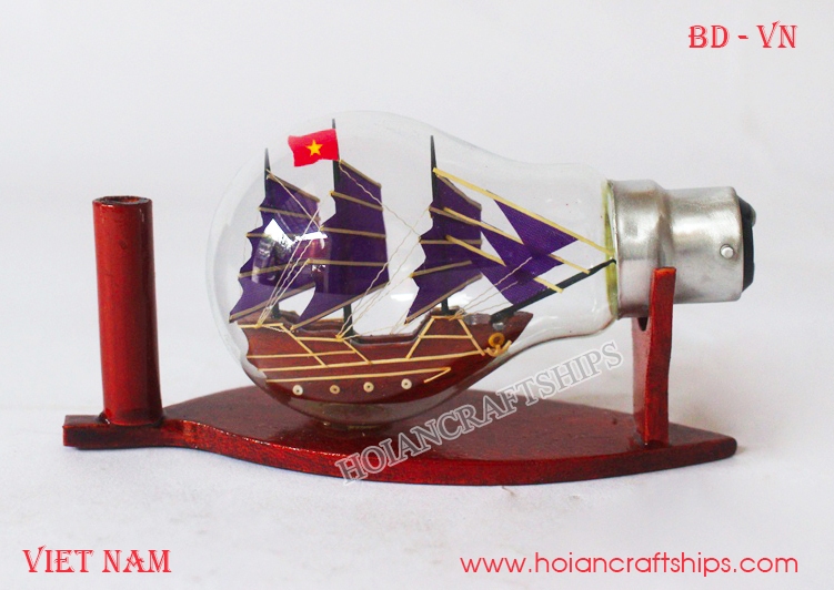 Vietnamese boat in Light Bulb (Purple)
