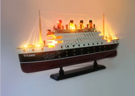 Titanic 60 (with light)
