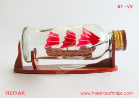 Vietnamese boat in Small Bottle (Red)