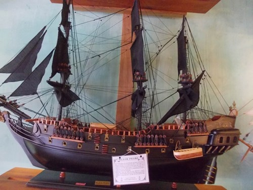 ( Ms. Ha Tran besides the Endervour leading by Captain Jame Cook (Australia), who discovered New Zeland, Australia…)