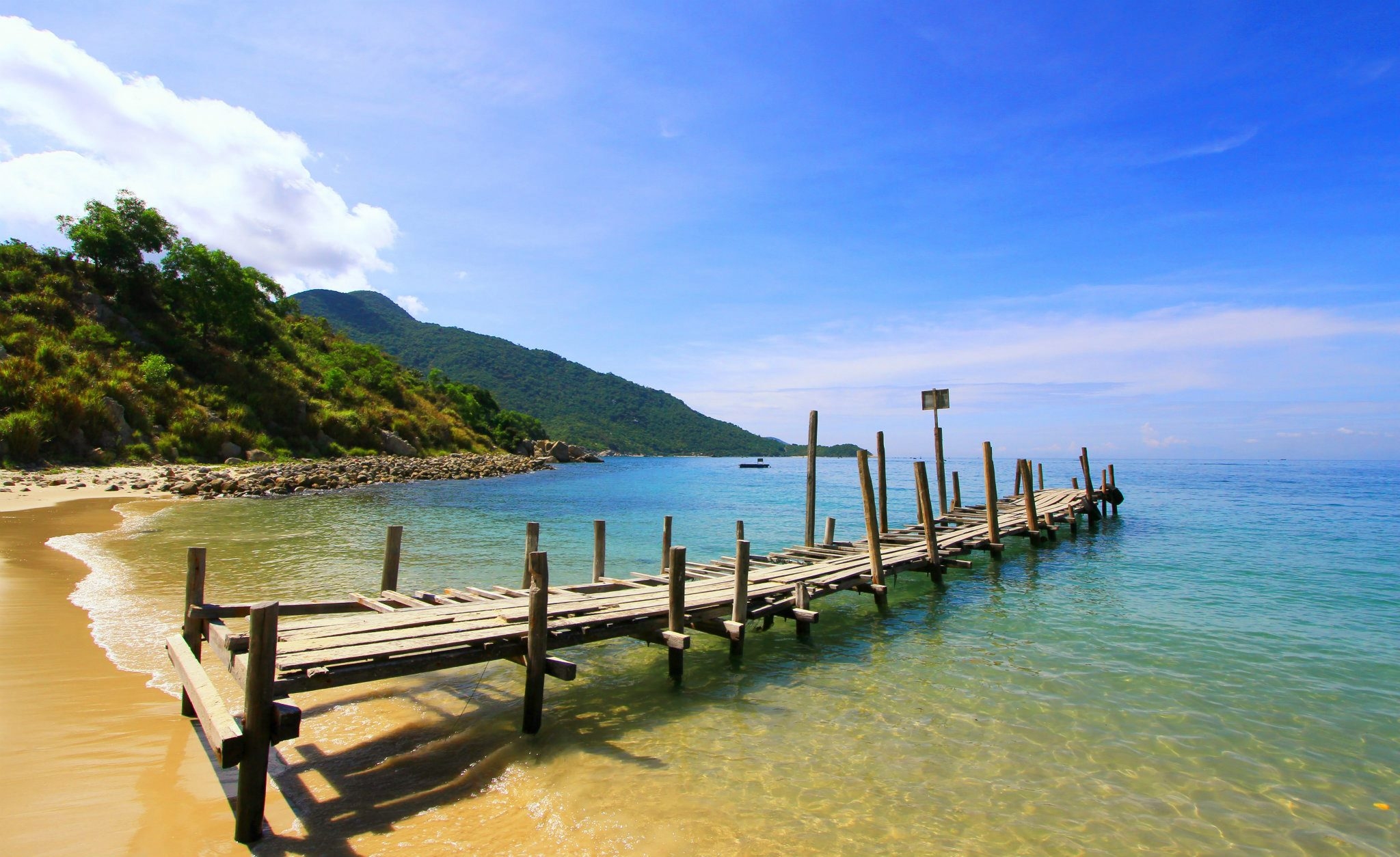 Event information: Charming Blue Sea, Hội An 2016