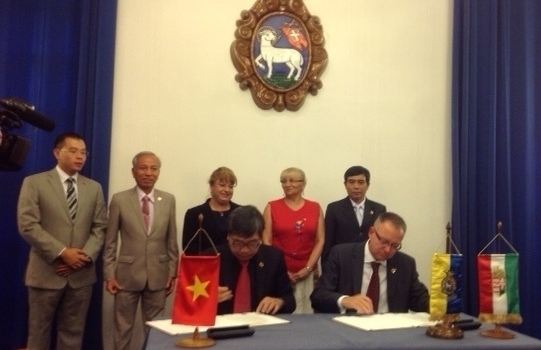 Friendship Signing Ceremony between Hoi An and Szentendre (Hungary)