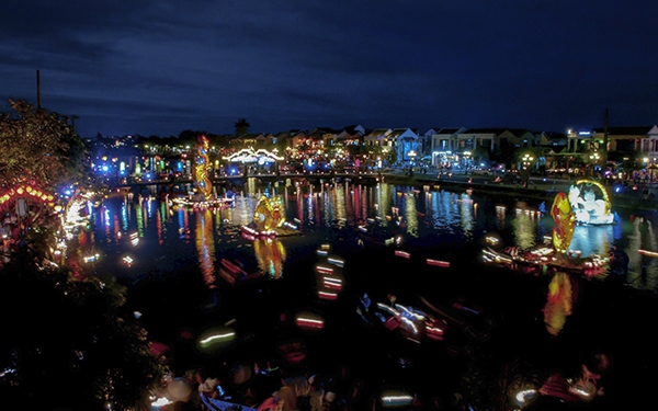 Hoi An listed in 20 Unforgettable things to do at night on your travels