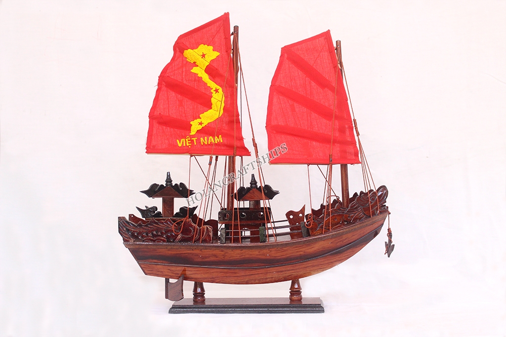 Halong bay junk boat (Red Sail)