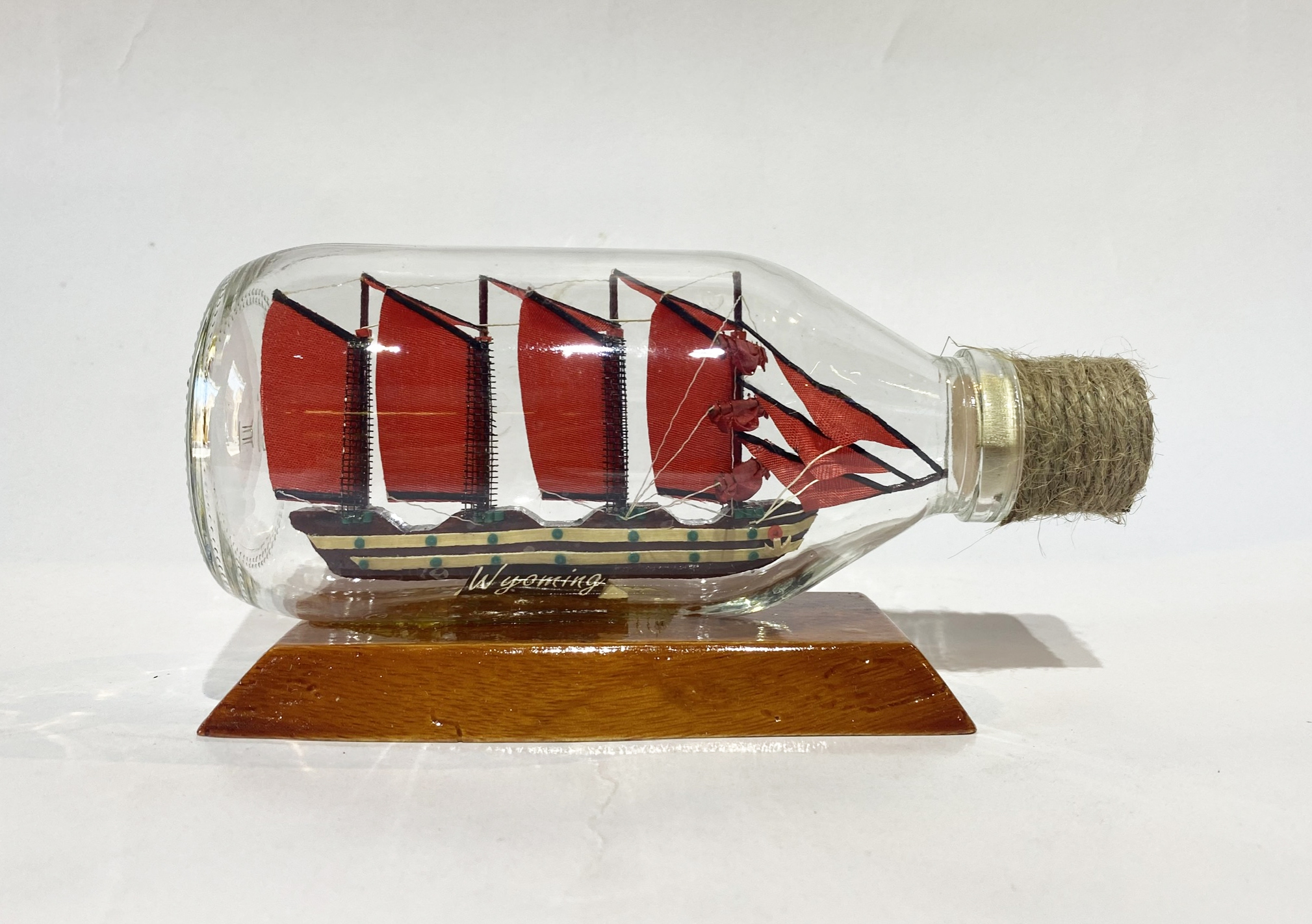Ship in new bottle (Wyoming - Red)